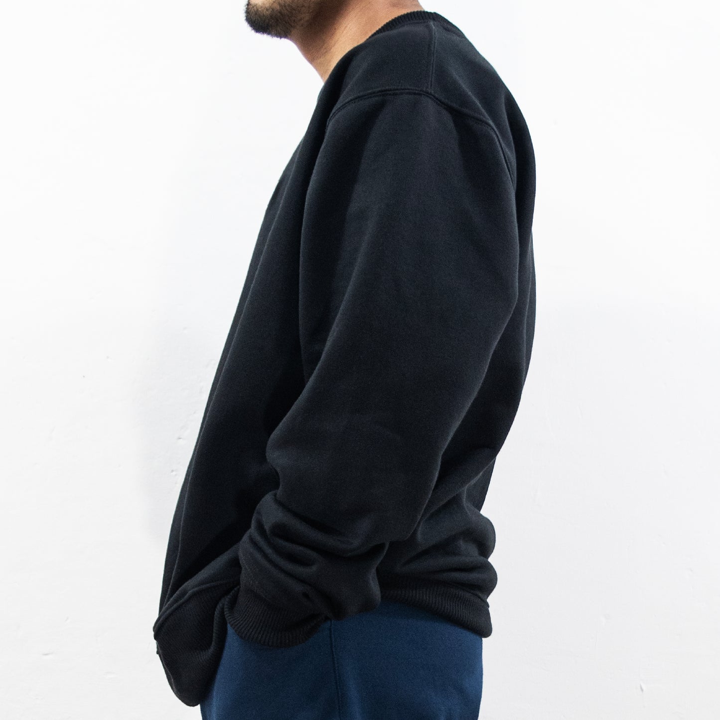BLACK - BASIC CREWNECK