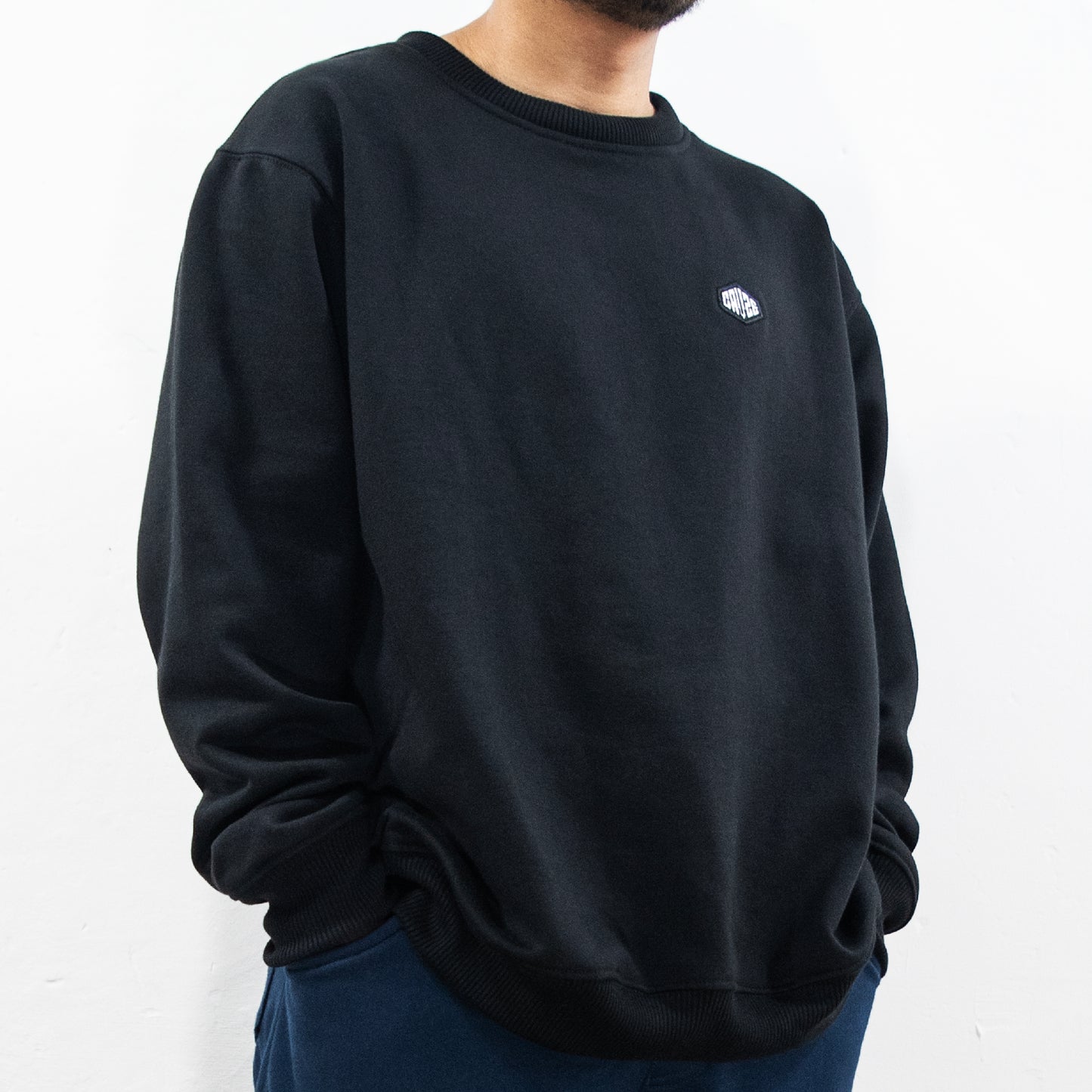BLACK - BASIC CREWNECK