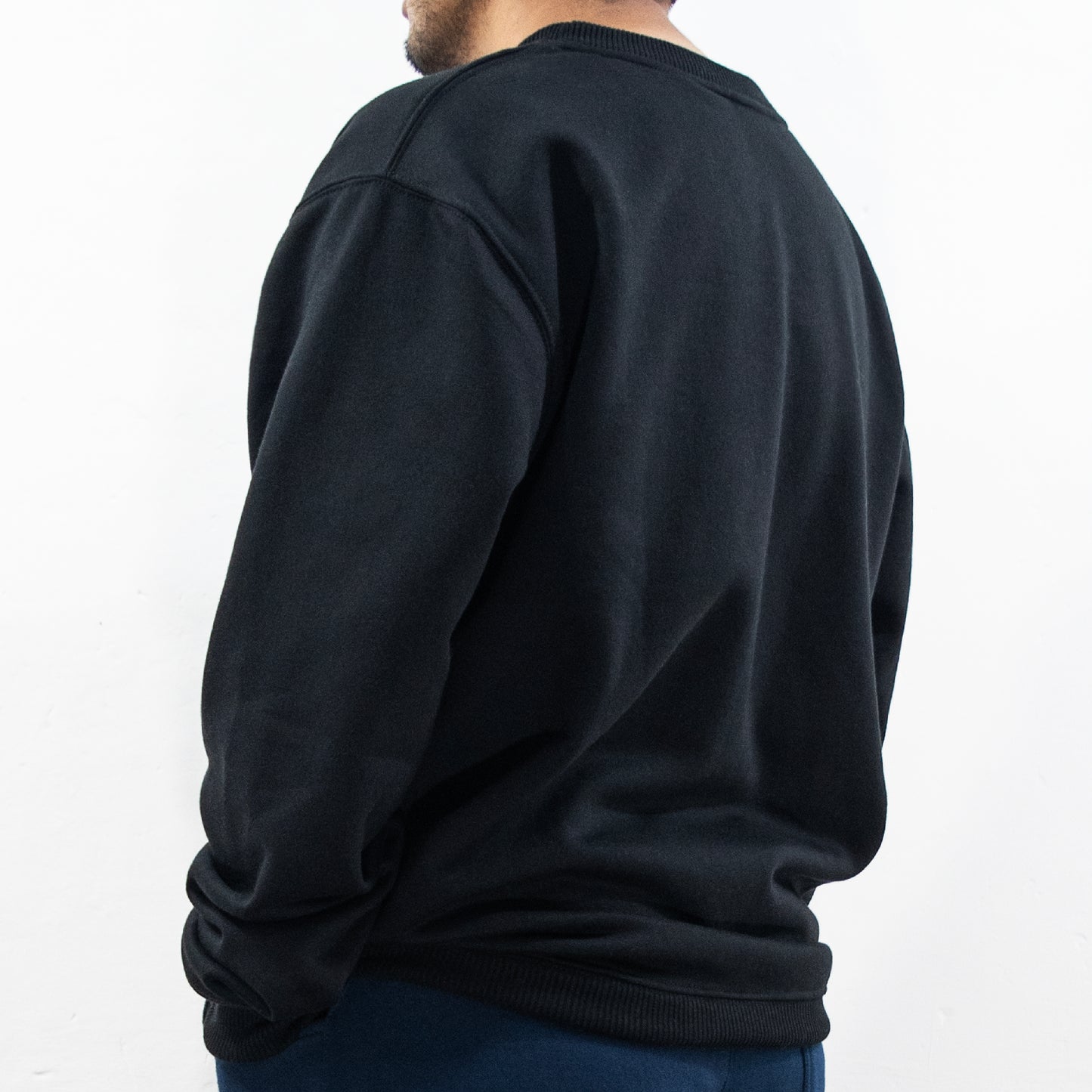BLACK - BASIC CREWNECK